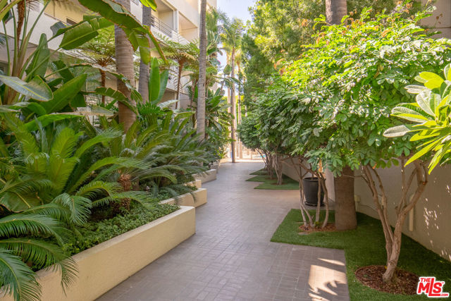 1131 Alta Loma Road, West Hollywood CA: https://media.crmls.org/mediaz/1fc370a6-f4db-4b2d-b97b-2a84e2739314.jpg