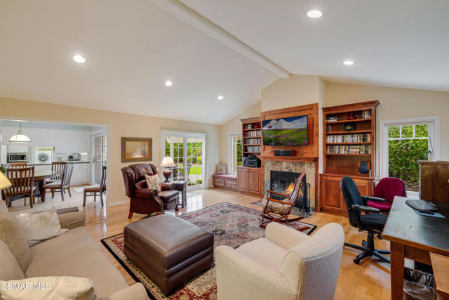 3384 Radcliffe Road, Thousand Oaks CA: https://media.crmls.org/mediaz/1fc41b0d-ec7c-41e2-8cc7-59a01337d5ca.jpg