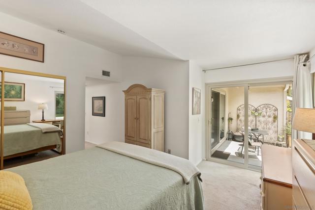 17909 Avenida Alozdra, San Diego CA: https://media.crmls.org/mediaz/1fc4f63c-e093-4f38-8f66-3303b323b8b0.jpg