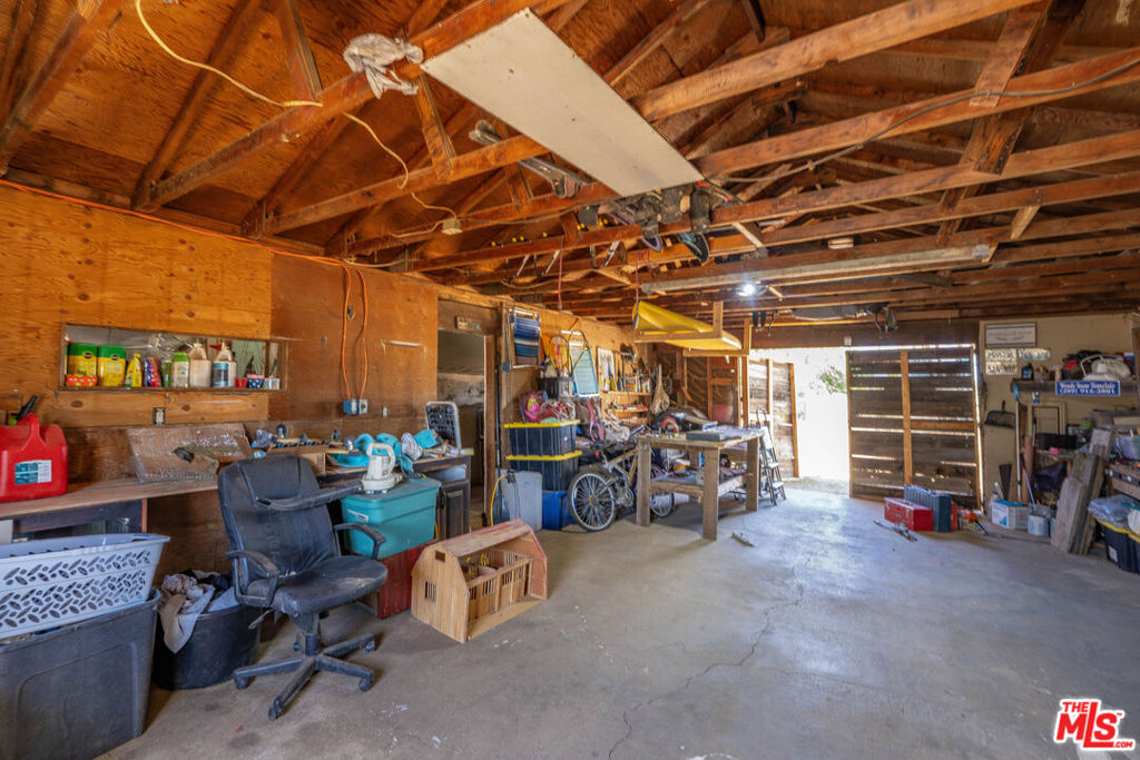 https://media.crmls.org/mediaz/1fc50bed-a729-4bed-bfc1-384f310d21b4.jpg?preset=X-Large