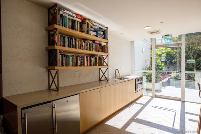 1240 India St, San Diego CA: https://media.crmls.org/mediaz/1fc53c03-2561-42dd-bd6d-3dcfd7466aea.jpg