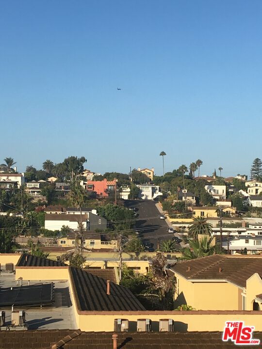 https://media.crmls.org/mediaz/1fc58694-6958-4442-a1b8-e851b6b2cc3c.jpg?preset=X-Large
