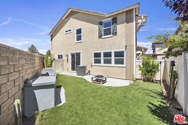 17028 Zion, Santa Clarita CA: https://media.crmls.org/mediaz/1fc59469-53b6-48e3-b4e4-97fbbe70741a.jpg