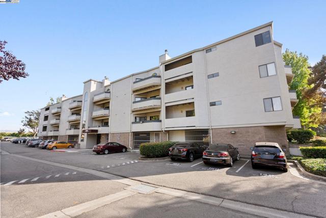 Image 14 of 16 For 25930 Kay Ave  301