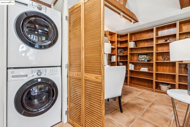 1708 Derby St, Berkeley CA: https://media.crmls.org/mediaz/1fc61e2f-9ec4-4919-90be-fb4f601da4cf.jpg