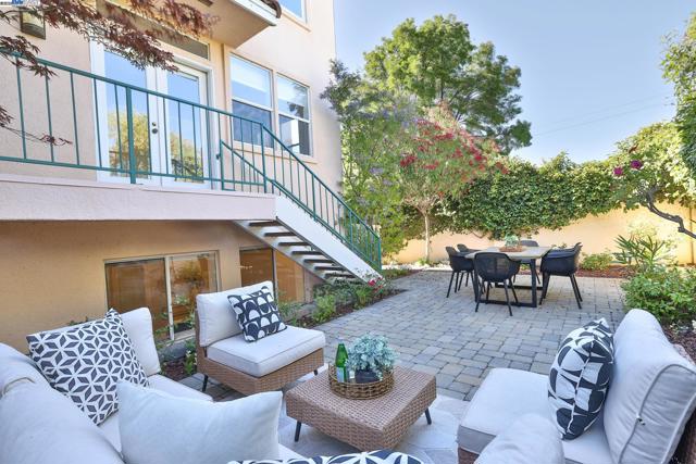 11030 Via Sorrento, Cupertino CA: https://media.crmls.org/mediaz/1fc65eb3-3e87-4348-8b72-8ebbb3f88e18.jpg