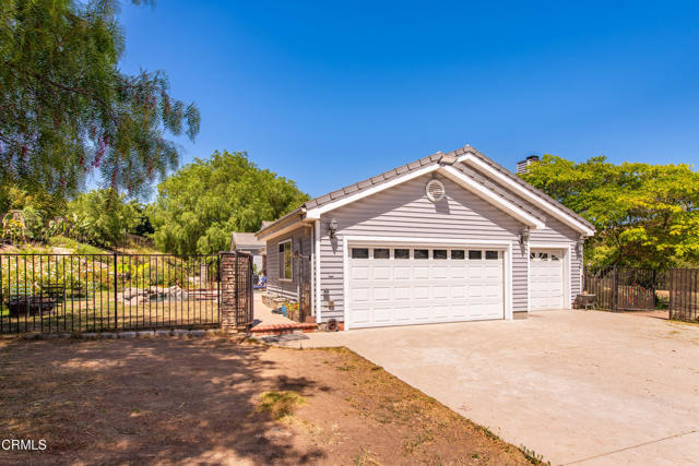 4850 N Moorpark Road, Thousand Oaks CA: https://media.crmls.org/mediaz/1fc674d6-2e98-4394-956c-f250ca1c78c3.jpg