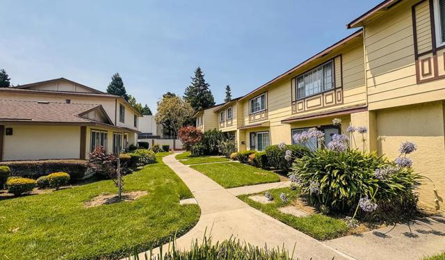 34114 Chamberlain Terrace, Fremont CA: https://media.crmls.org/mediaz/1fc68519-88fb-45f4-94de-fcc9497a44da.jpg