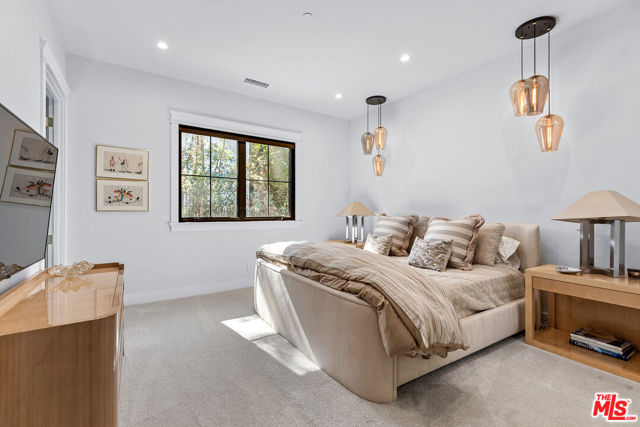 16144 HIGH VALLEY Place, Encino CA: https://media.crmls.org/mediaz/1fc7304a-bea4-41cf-929e-27e4fea3f10c.jpg