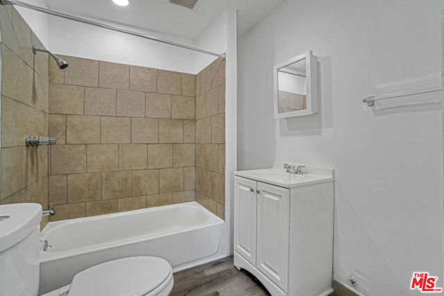 120 N Avenue 25, Los Angeles CA: https://media.crmls.org/mediaz/1fc7ca6f-a099-4875-9dc7-314cf2f585c3.jpg