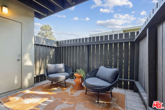 5003 Stoney Creek Road, Culver City CA: https://media.crmls.org/mediaz/1fc9286f-a731-4dd9-88d9-3117edfd075a.jpg