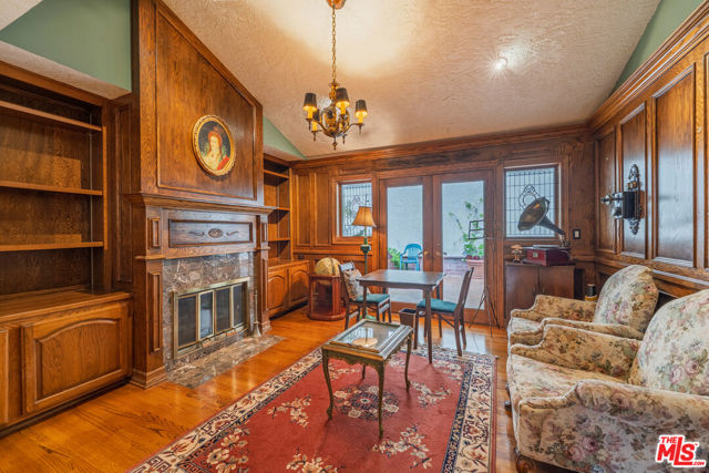 1242 Angelo Drive, Beverly Hills CA: https://media.crmls.org/mediaz/1fc945f2-7e93-4480-a756-7fb5938e1892.jpg