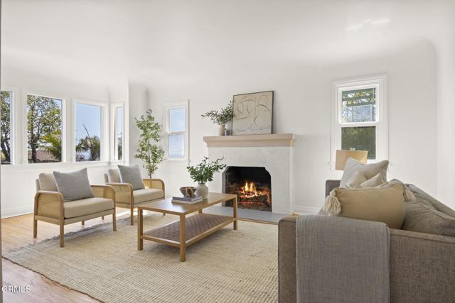 2371 Foster Avenue, Ventura CA: https://media.crmls.org/mediaz/1fc9c374-c96a-47d7-8977-a92783c2e0a1.jpg
