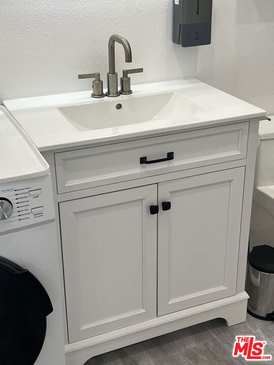 19009 Sherman Way, Reseda CA: https://media.crmls.org/mediaz/1fc9cb1e-c96a-4cf4-a6d8-110847a210cb.jpg