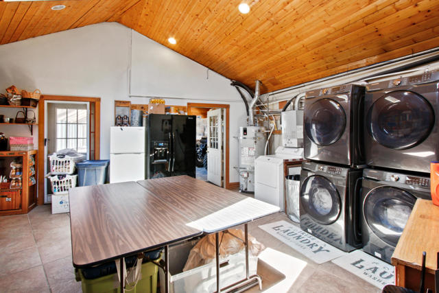 43630 Rainbow Lane, Angelus Oaks CA: https://media.crmls.org/mediaz/1fc9d9b4-111c-41d5-89cd-1c69ba94b27b.jpg