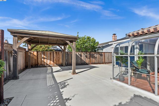 5095 Nottingham Ct, Newark CA: https://media.crmls.org/mediaz/1fc9e568-01ee-4210-8756-9d4ee270a5af.jpg