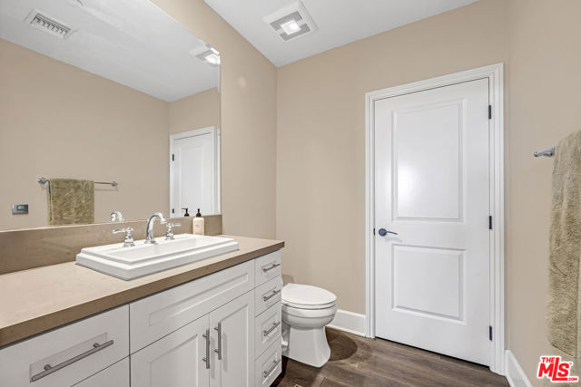23500 Park Sorrento, Calabasas CA: https://media.crmls.org/mediaz/1fc9ee29-1f05-45fe-94e3-8852839c93f6.jpg