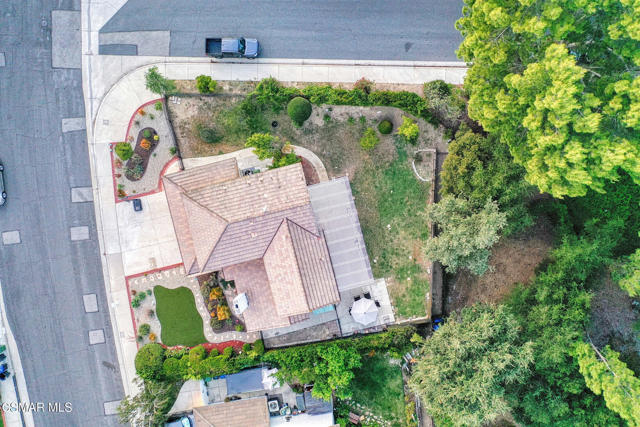 6058 Hedgewall Drive, Westlake Village CA: https://media.crmls.org/mediaz/1fc9fe22-c2fd-460f-af91-e6912fa5a0ed.jpg