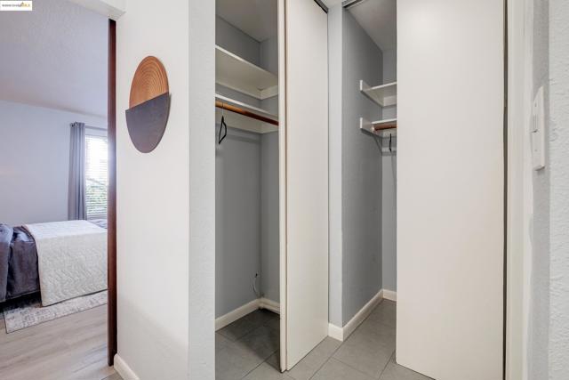 389 Belmont St, Oakland CA: https://media.crmls.org/mediaz/1fca748c-d7fd-4059-b713-4273e310b1ec.jpg