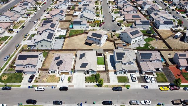 2040 Edwards Street, Los Banos CA: https://media.crmls.org/mediaz/1fca8cce-8065-45e7-9ea8-1336fefd0418.jpg