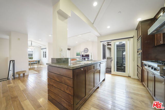 642 Hermosa Avenue, Hermosa Beach CA: https://media.crmls.org/mediaz/1fcac7eb-75c8-4280-bc8a-e2d0bbde08bc.jpg