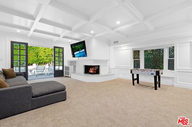 1084 Marilyn Drive photo 5