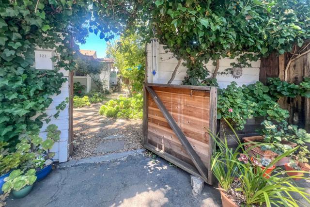125 Lowell Avenue, Palo Alto CA: https://media.crmls.org/mediaz/1fcb89a7-f0bf-49a9-888e-ae2e47334385.jpg
