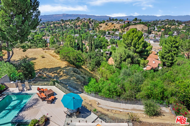 21727 Ulmus Drive, Woodland Hills CA: https://media.crmls.org/mediaz/1fcba232-e339-45dc-adb0-e99f94b1a067.jpg