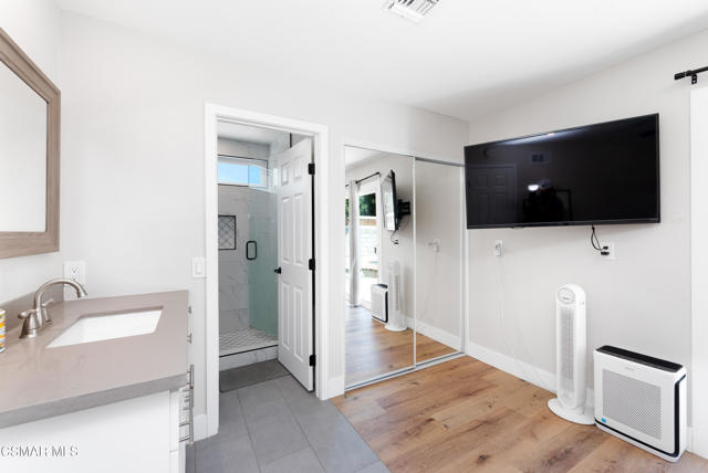 3268 Hilldale Avenue, Simi Valley CA: https://media.crmls.org/mediaz/1fcc5f42-0d64-4db2-b389-c57f84b9f6d7.jpg