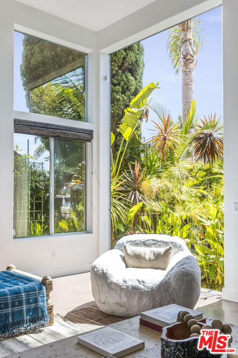 2336 Boone Avenue, Venice CA: https://media.crmls.org/mediaz/1fcd0422-9848-4555-9f24-90492f4336c1.jpg