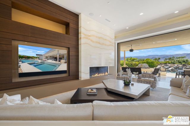 1 Sterling Ridge Drive, Rancho Mirage CA: https://media.crmls.org/mediaz/1fcdbebf-ea10-4efe-bd2f-3951a79a9482.jpg