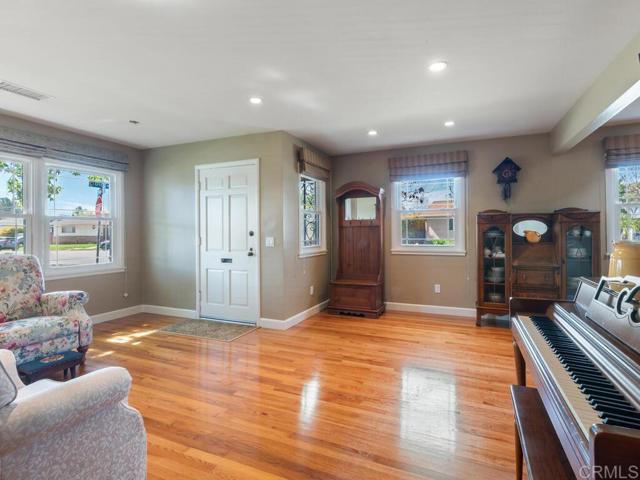 Detail Gallery Image 7 of 30 For 4839 Winona Ave, San Diego,  CA 92115 - 4 Beds | 3 Baths