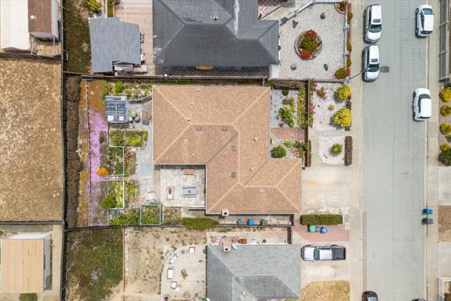 137 Silverwood Place, Marina CA: https://media.crmls.org/mediaz/1fce0ec6-4308-4c75-b8b0-3904e39e8973.jpg