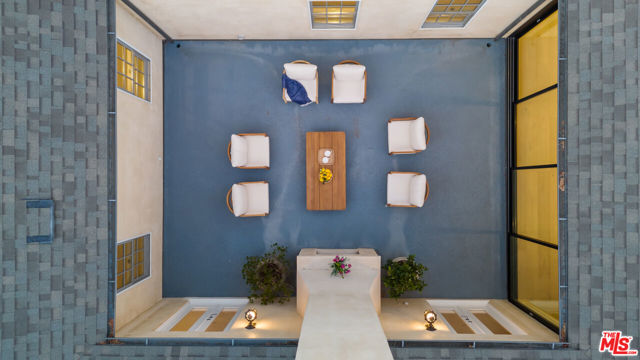 632 S Arden Boulevard, Los Angeles CA: https://media.crmls.org/mediaz/1fce538a-9ae7-4446-bec1-deb4fea5100f.jpg