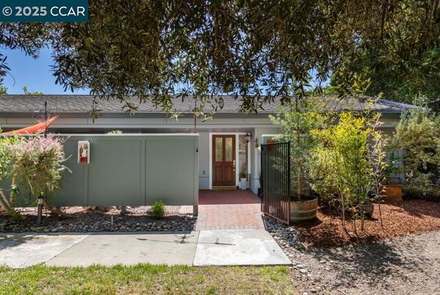 2432 Pine Knoll Dr, Walnut Creek CA: https://media.crmls.org/mediaz/1fce913c-b5cf-496f-a2a6-3c8ba59d129b.jpg