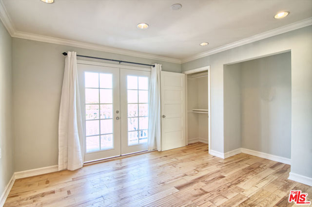 2438 5th Street, Santa Monica CA: https://media.crmls.org/mediaz/1fcef442-4ab0-4b18-816f-5efa8a4c1a5d.jpg