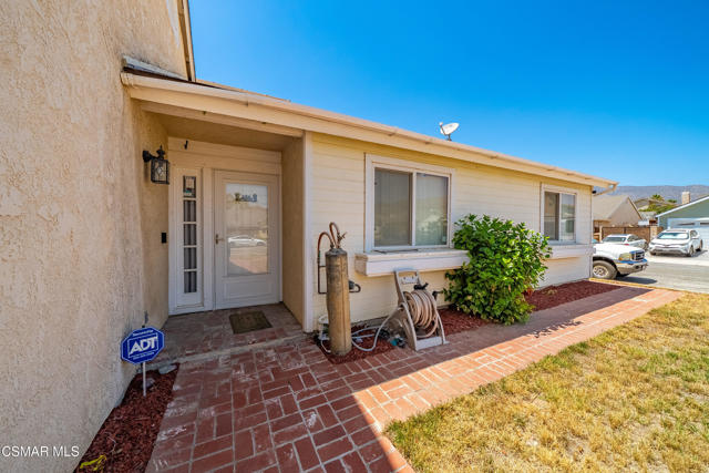 241 Cottonwood Lane, Fillmore CA: https://media.crmls.org/mediaz/1fcf56e3-7201-49b8-9296-b90122bd9e3f.jpg