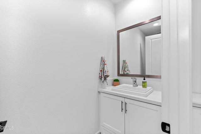 5024 Rexton Drive, Camarillo CA: https://media.crmls.org/mediaz/1fcfd491-59df-4c0d-aca9-6e2b9ddb6635.jpg
