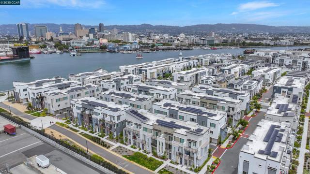 2816 Cathwood Lane, Alameda CA: https://media.crmls.org/mediaz/1fd09fe5-0663-4a49-b643-2e0e9a412d50.jpg