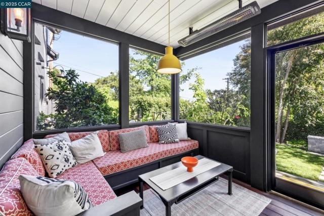 25 La Campana, Orinda CA: https://media.crmls.org/mediaz/1fd0ab01-5006-48f9-b157-58fd396b7448.jpg