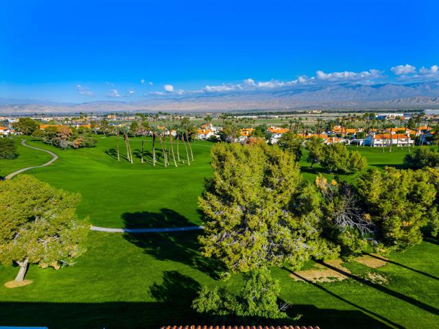 320 Vista Royale Drive, Palm Desert CA: https://media.crmls.org/mediaz/1fd0b3e7-b8d9-4866-9ece-c2bf1cde21dd.jpg