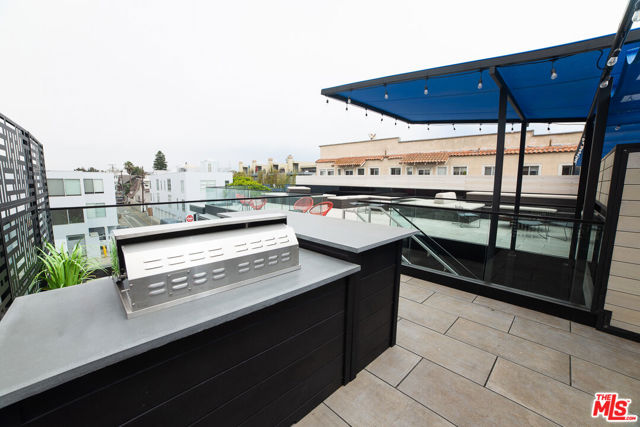 14 Brooks Avenue, Venice CA: https://media.crmls.org/mediaz/1fd172af-01d6-431c-b6dd-9cfe6fc84969.jpg