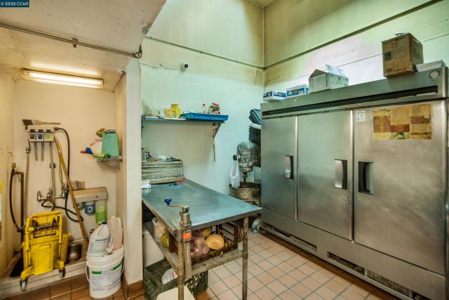 353 24Th St, Richmond CA: https://media.crmls.org/mediaz/1fd18a56-54da-4a9a-b363-a9ca2ae3bd3f.jpg