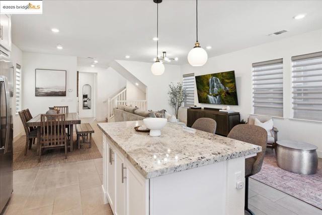 2712 Via Vicenza, San Ramon CA: https://media.crmls.org/mediaz/1fd1a0b1-06b2-4ba4-9d51-994c245649d2.jpg