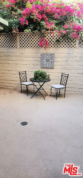 9008 Keith Avenue, West Hollywood CA: https://media.crmls.org/mediaz/1fd25882-7812-4291-a11d-680b6bfa17c0.jpg