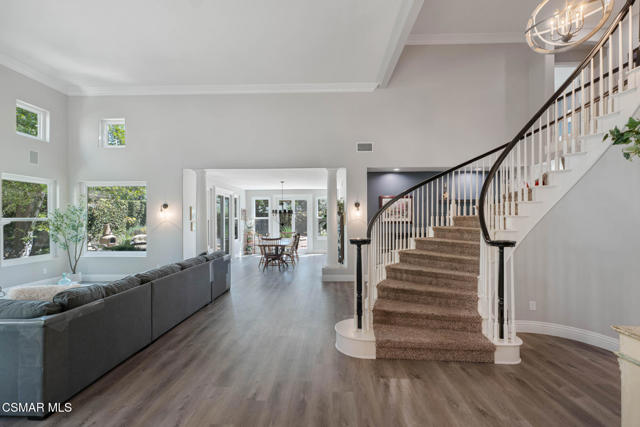 4126 Sterlingview Drive, Moorpark CA: https://media.crmls.org/mediaz/1fd280a7-a954-4ca4-89a8-5622eba32327.jpg