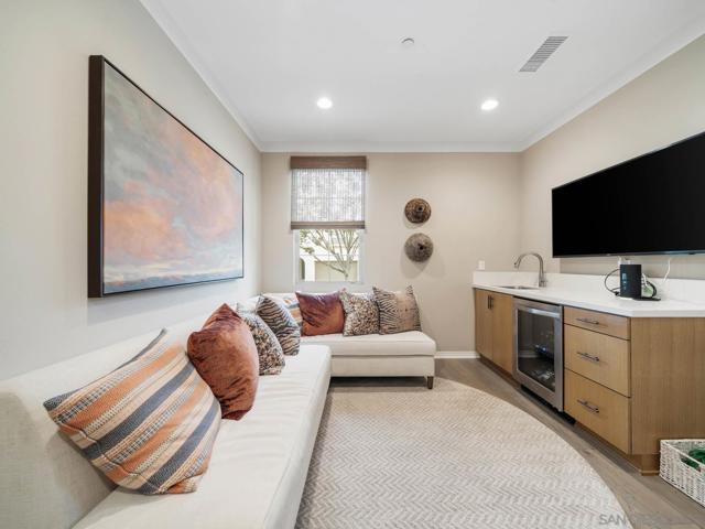 916 Camino Aldea, Chula Vista CA: https://media.crmls.org/mediaz/1fd3aa83-018d-4df2-94a2-154e03f275b9.jpg