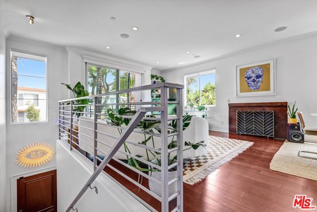 1153 N Formosa Avenue, Los Angeles CA: https://media.crmls.org/mediaz/1fd3b0b0-3627-4ce3-a6c8-1b5316ce2905.jpg