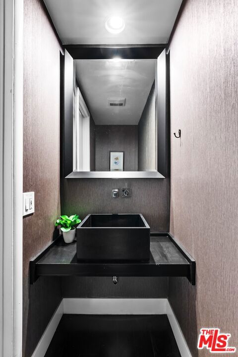 32 Galleon Street, Marina del Rey CA: https://media.crmls.org/mediaz/1fd423ca-83d9-4996-94ec-57bc759f0d1f.jpg