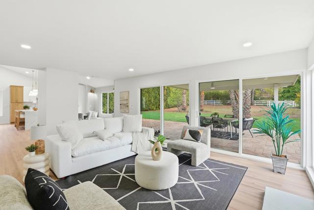 Detail Gallery Image 13 of 37 For 1203 Branding Iron Cir, Vista,  CA 92081 - 4 Beds | 3 Baths